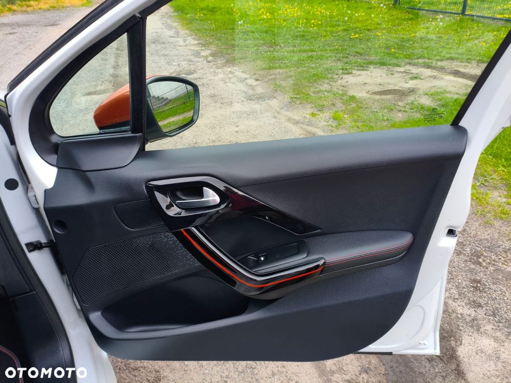 Peugeot 208 - 14
