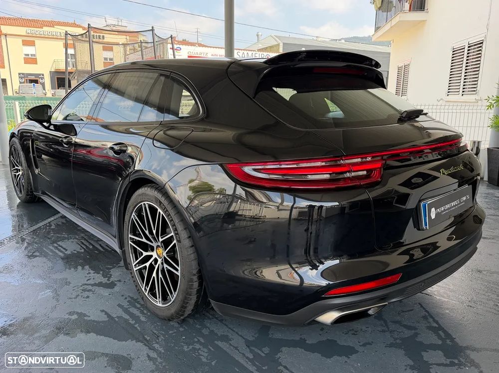 Porsche Panamera 4 E-Hybrid - 4