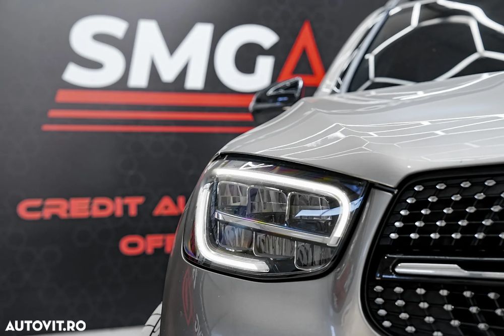 Mercedes-Benz GLC 300 e 4Matic 9G-TRONIC AMG Line Plus - 23