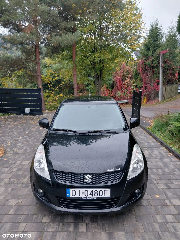 Suzuki Swift 2012 photo 2