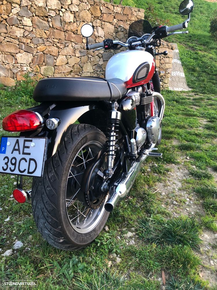 Triumph Bonneville - 2