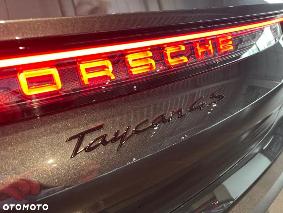 Porsche Taycan - 19