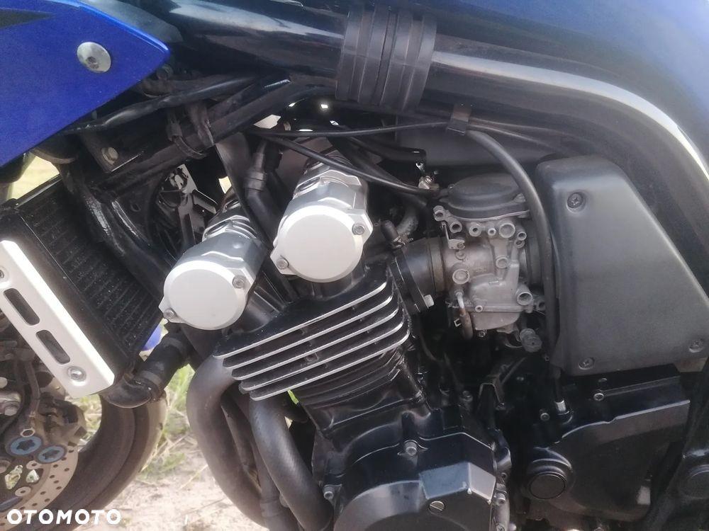 Yamaha FZS - 4