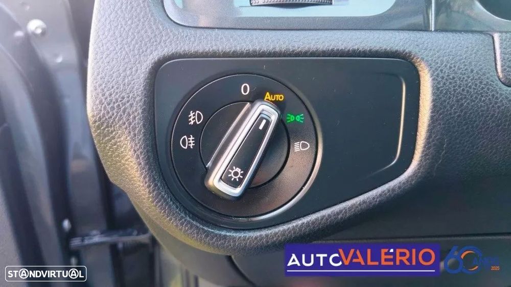 VW Golf Variant 1.6 TDi Confortline DSG - 15