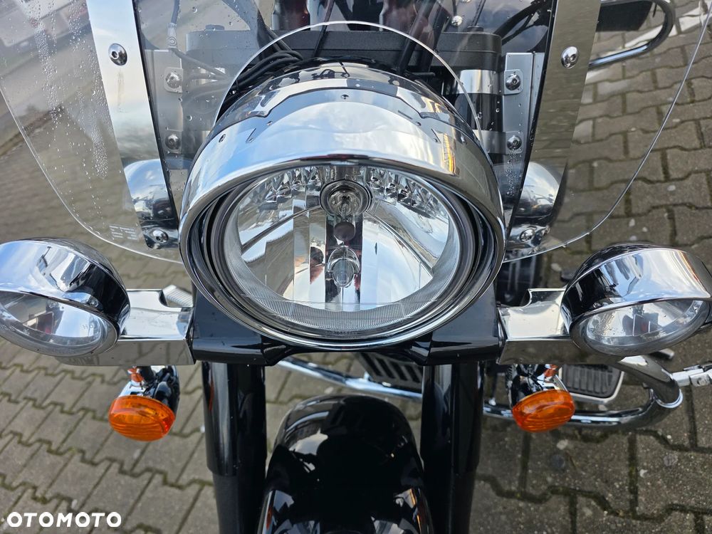 Suzuki Intruder - 13