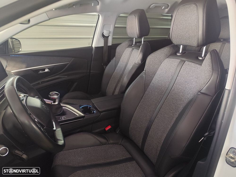 Peugeot 5008 1.2 PureTech Allure - 25