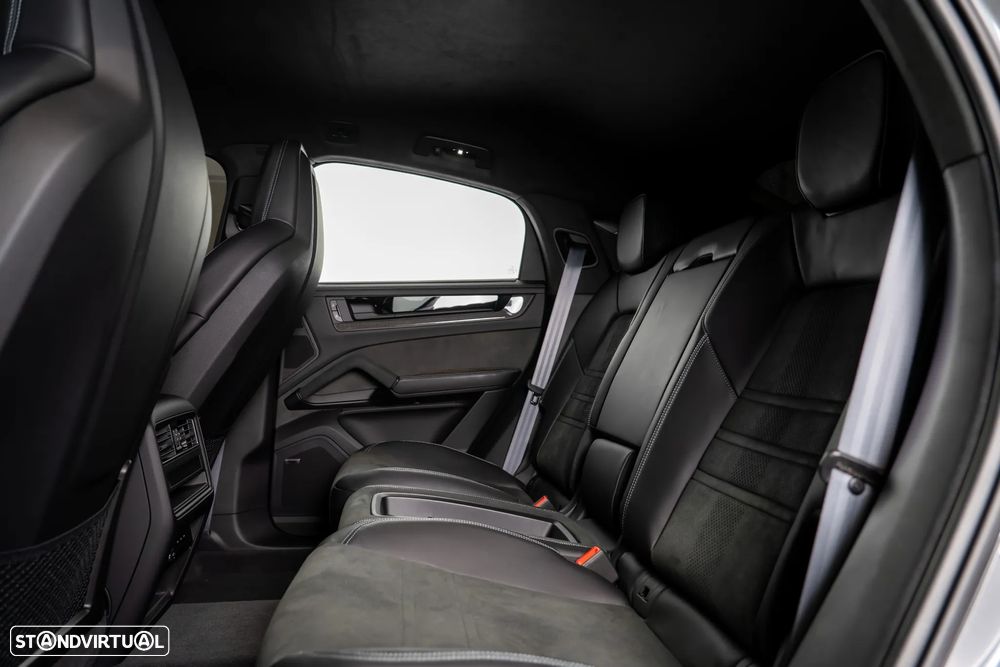 Porsche Cayenne Coupé Turbo E-Hybrid Pacote GT - 37