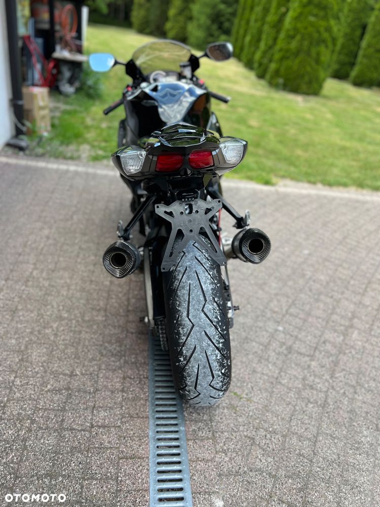 Suzuki GSX-R - 17