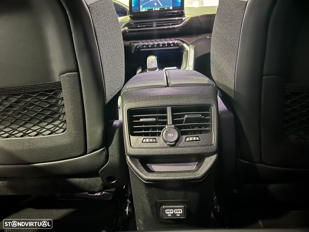 Peugeot 3008 1.6 Hybrid GT Pack e-EAT8 - 31