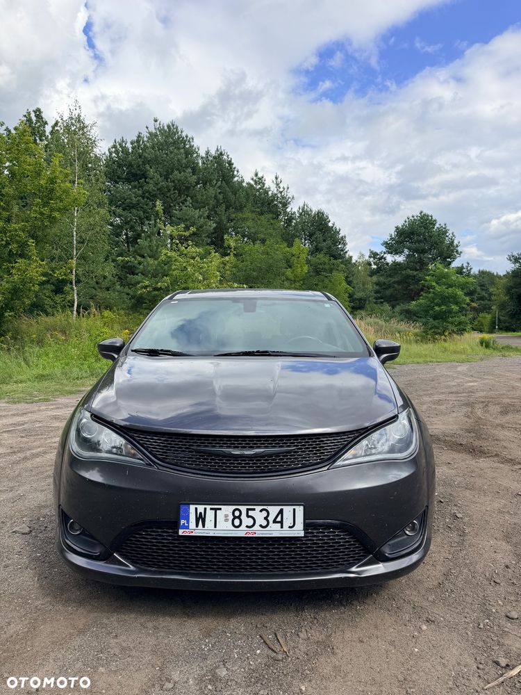 Chrysler Pacifica - 1
