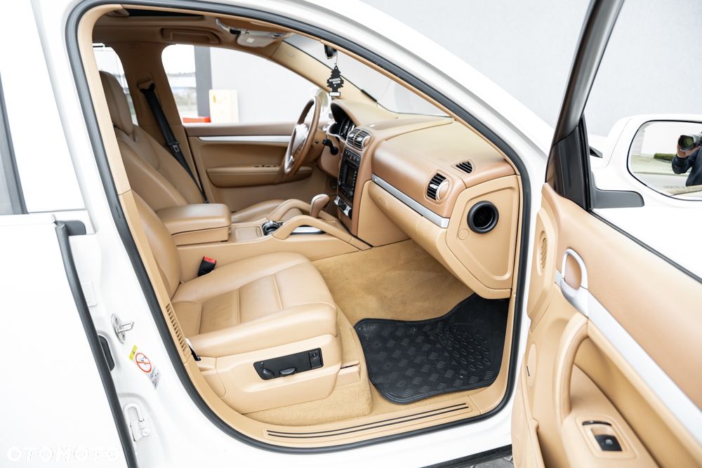 Porsche Cayenne - 25