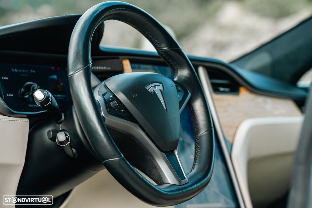 Tesla Model S Long Range - 26