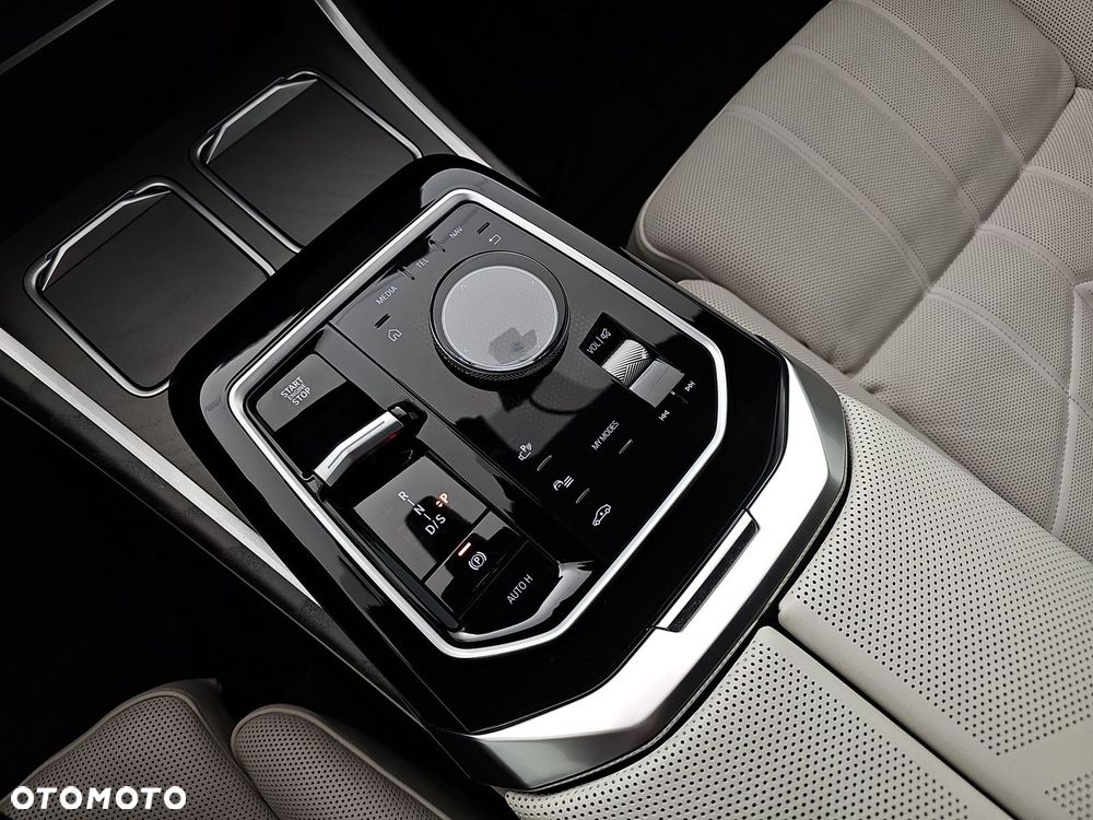 BMW Seria 7 750e PHEV xDrive M Sport sport - 35