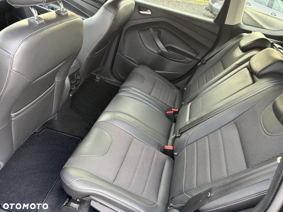Ford Kuga 2.0 TDCi 2x4 Titanium - 37