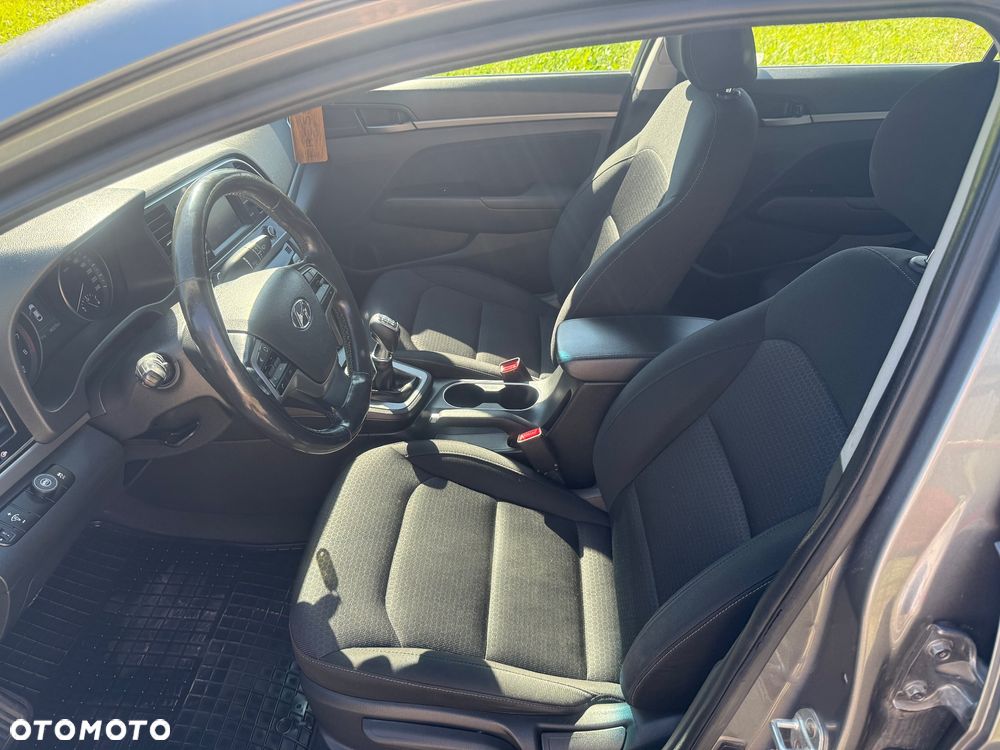 Hyundai Elantra 1.6 Premium - 9