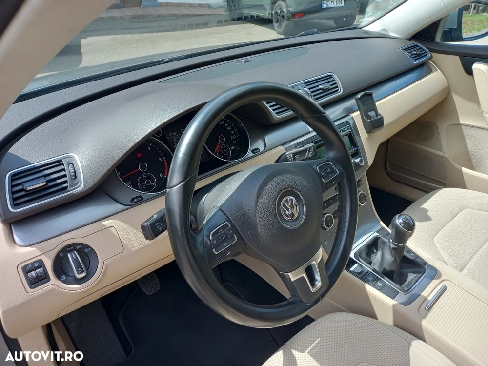 Volkswagen Passat 1.6 TDI DPF BlueMotion Technology Highline - 11
