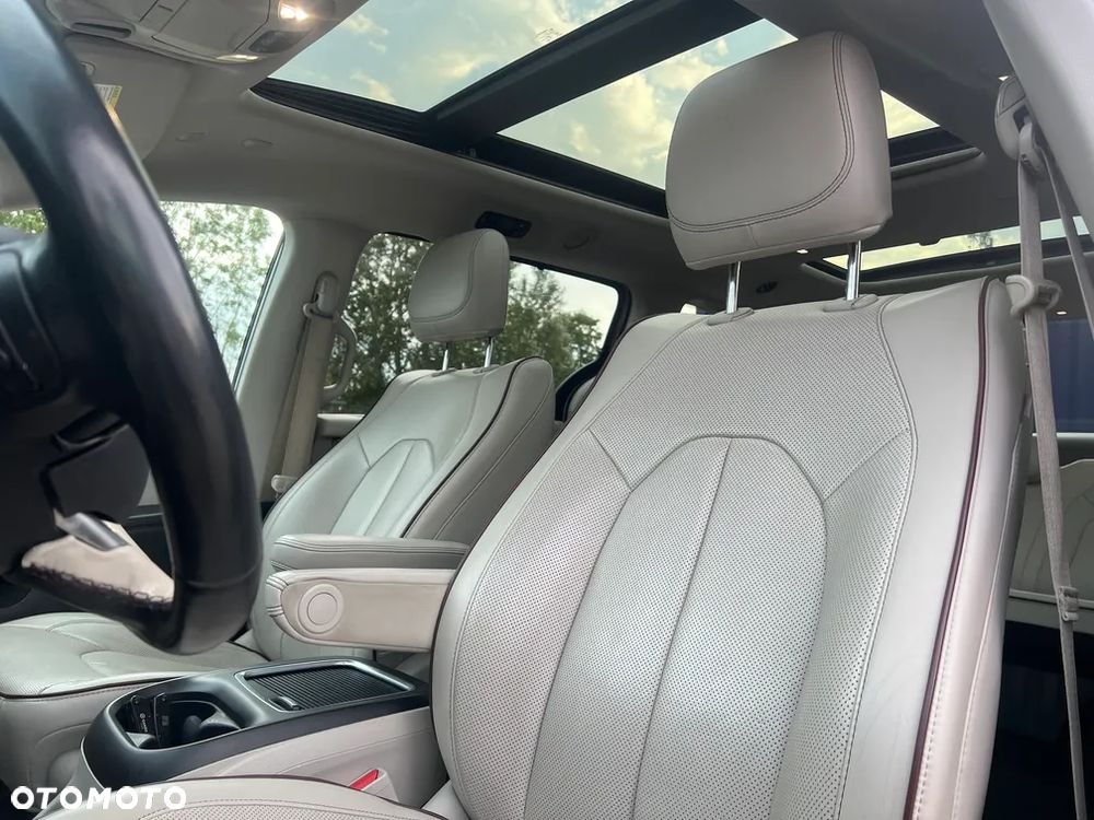 Chrysler Pacifica - 11