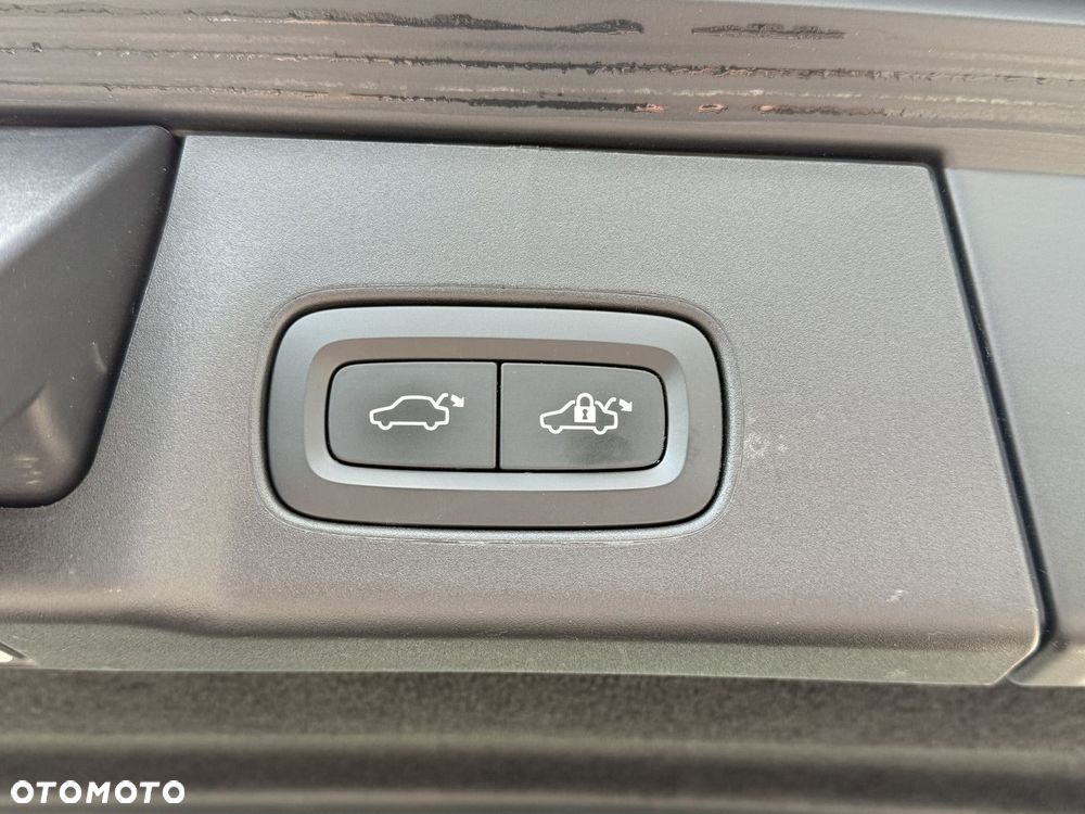 Volvo V90 Cross Country - 19
