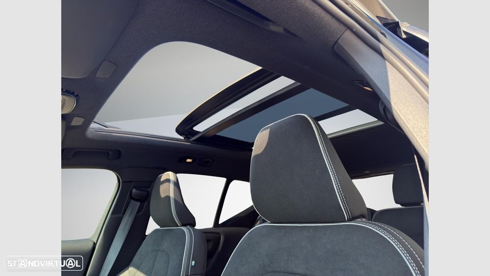 Volvo XC 40 2.0 B3 Black Edition - 18