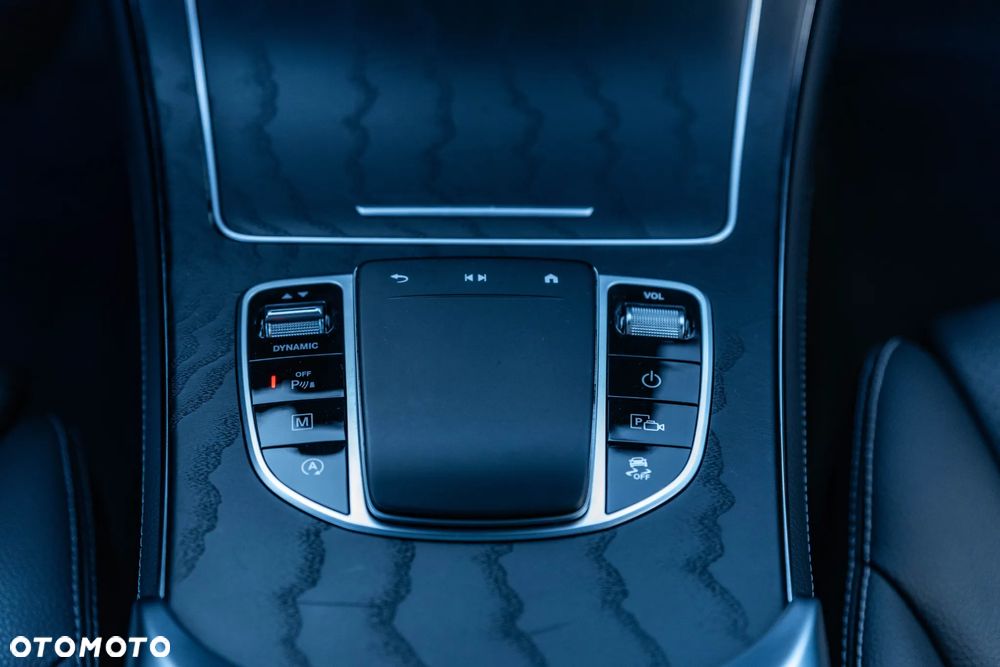 Mercedes-Benz GLC 300 4Matic 9G-TRONIC AMG Line Plus - 27