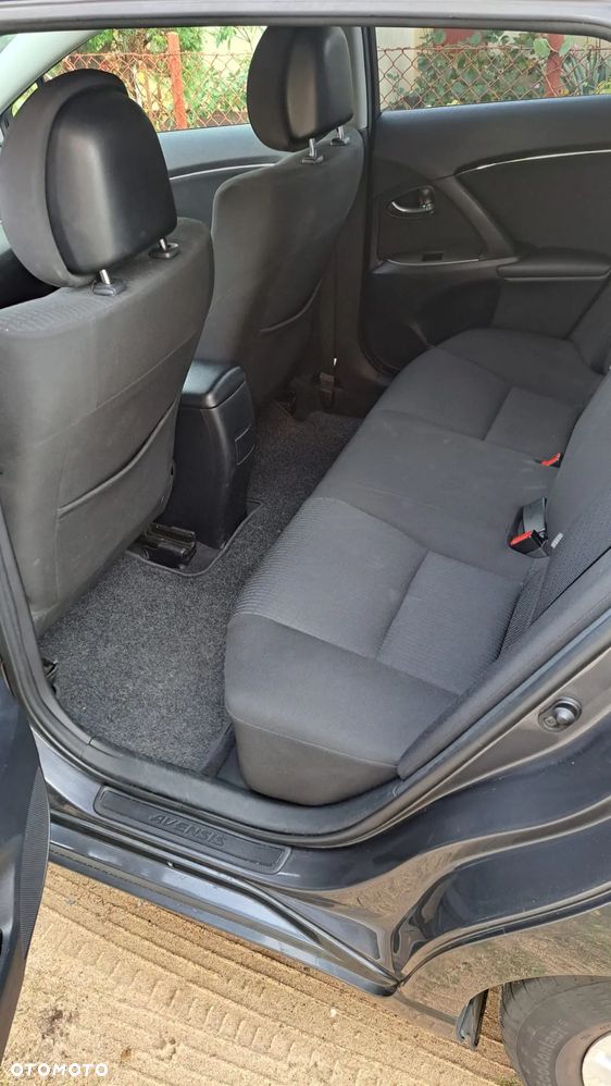 Toyota Avensis - 12