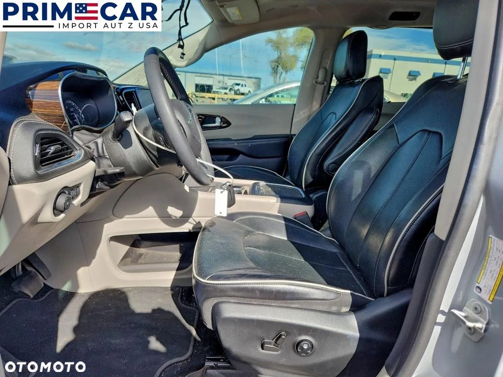 Chrysler Pacifica - 6