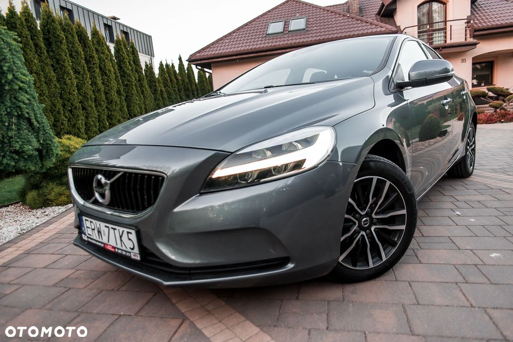 Volvo V40 D2 Drive-E Momentum - 1