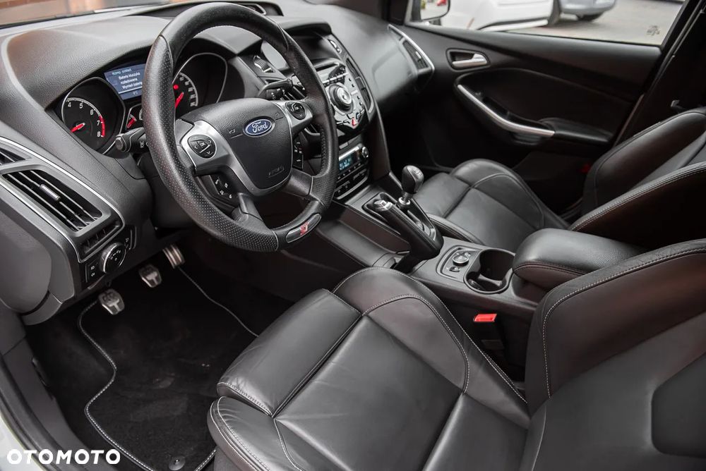 Ford Focus 2.0 EcoBoost ST - 15