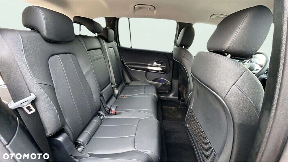 Mercedes-Benz GLB - 16