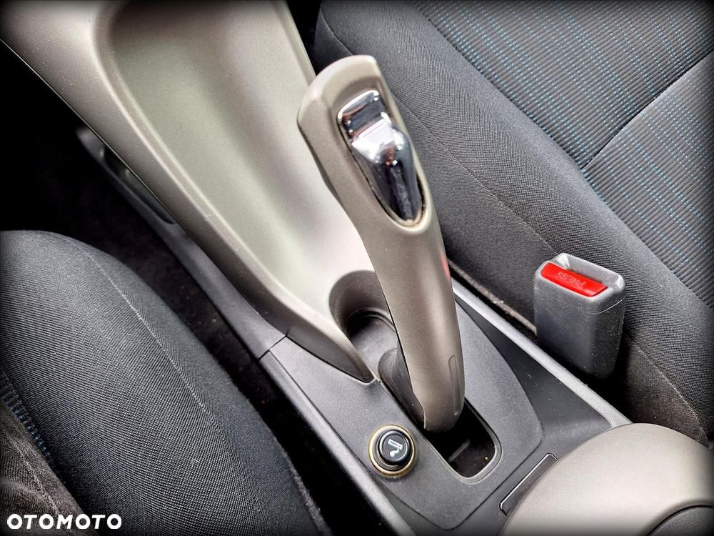 Toyota Auris 1.6 VVT-i Terra - 18