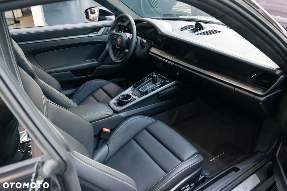 Porsche 911 Carrera S - 21