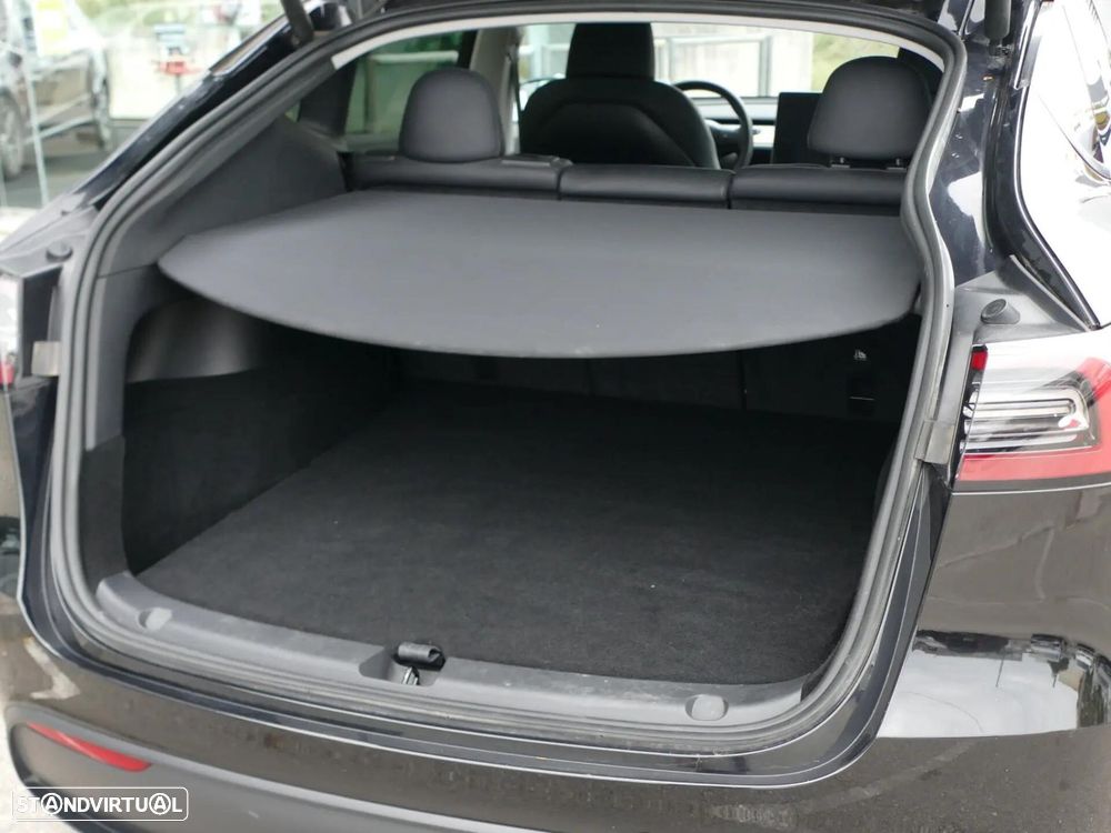 Tesla Model Y Standard - 14