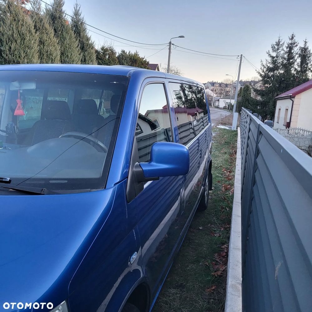 Volkswagen Caravelle - 8