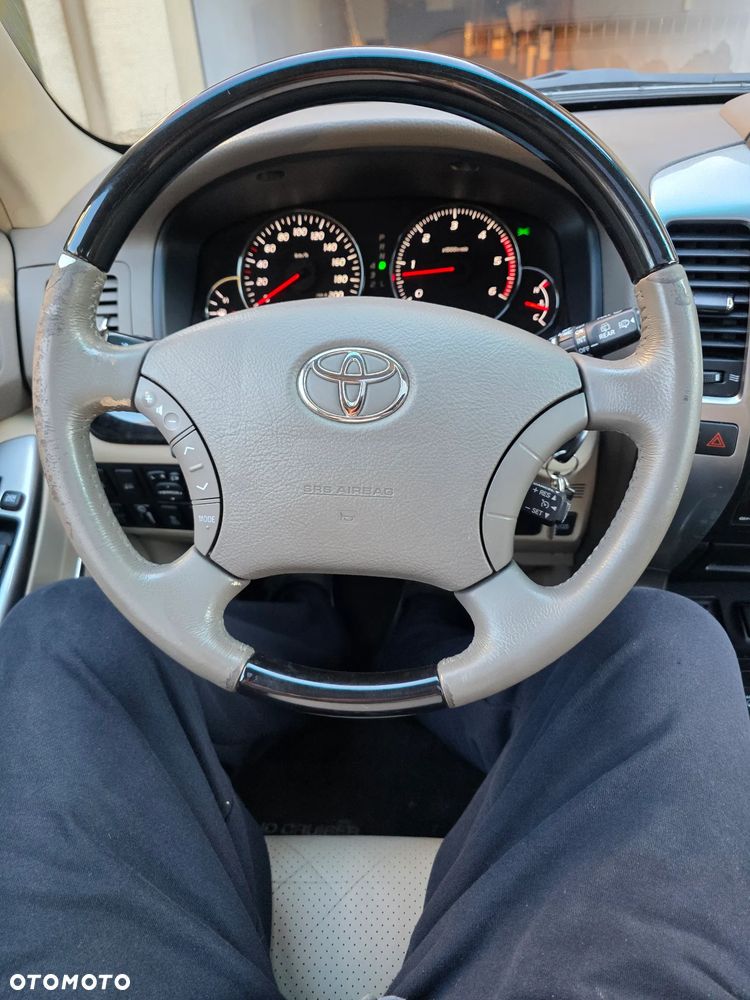 Toyota Land Cruiser - 22