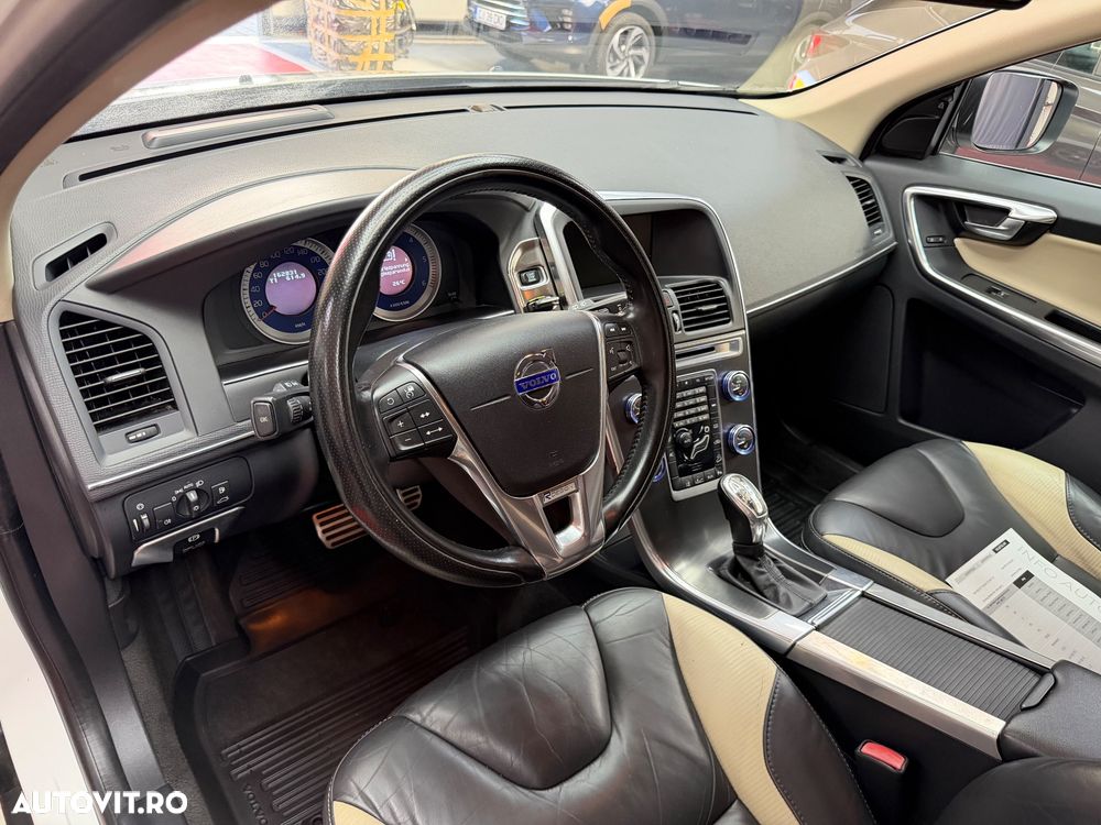 Volvo XC 60 D5 AWD Aut. RDesign - 12