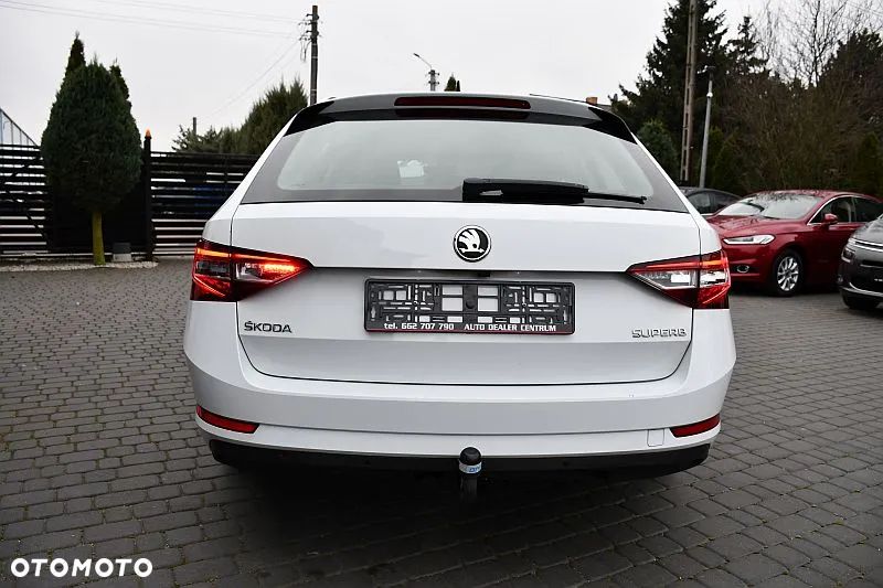 Skoda Superb 2.0 TDI Sportline - 33