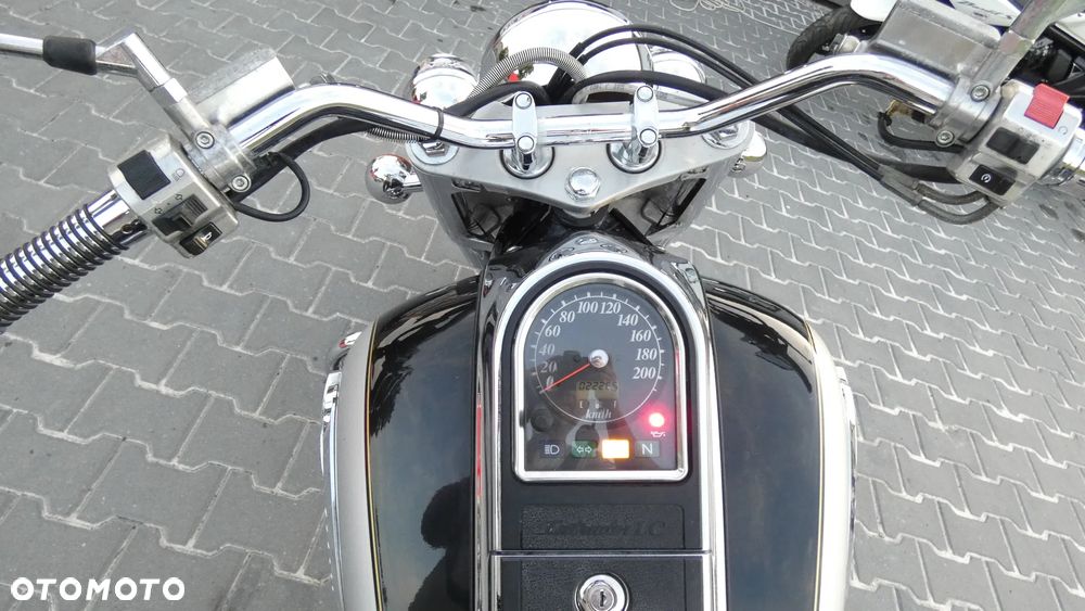 Suzuki Intruder - 16