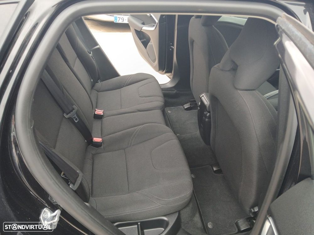 Volvo V40 2.0 D2 Momentum Geartronic - 10