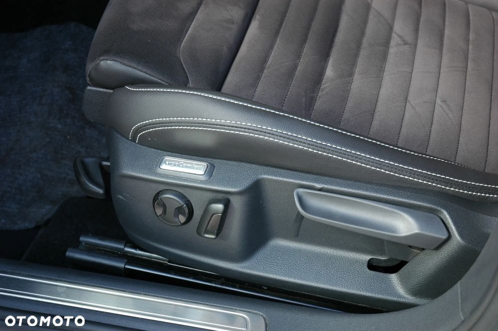 Volkswagen Passat - 4