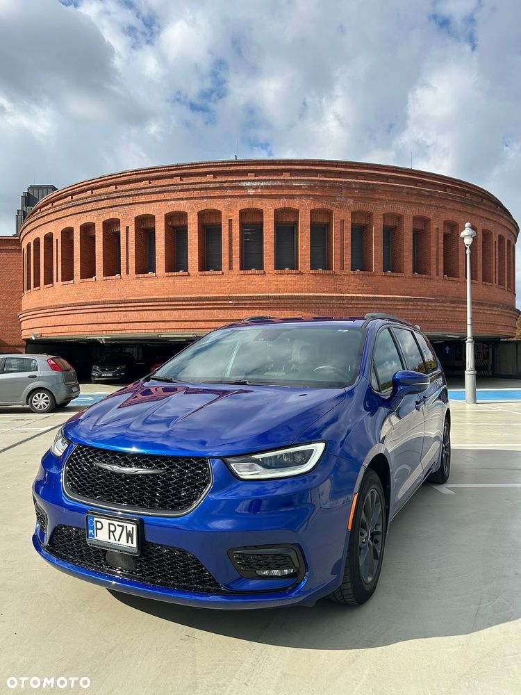 Chrysler Pacifica - 1