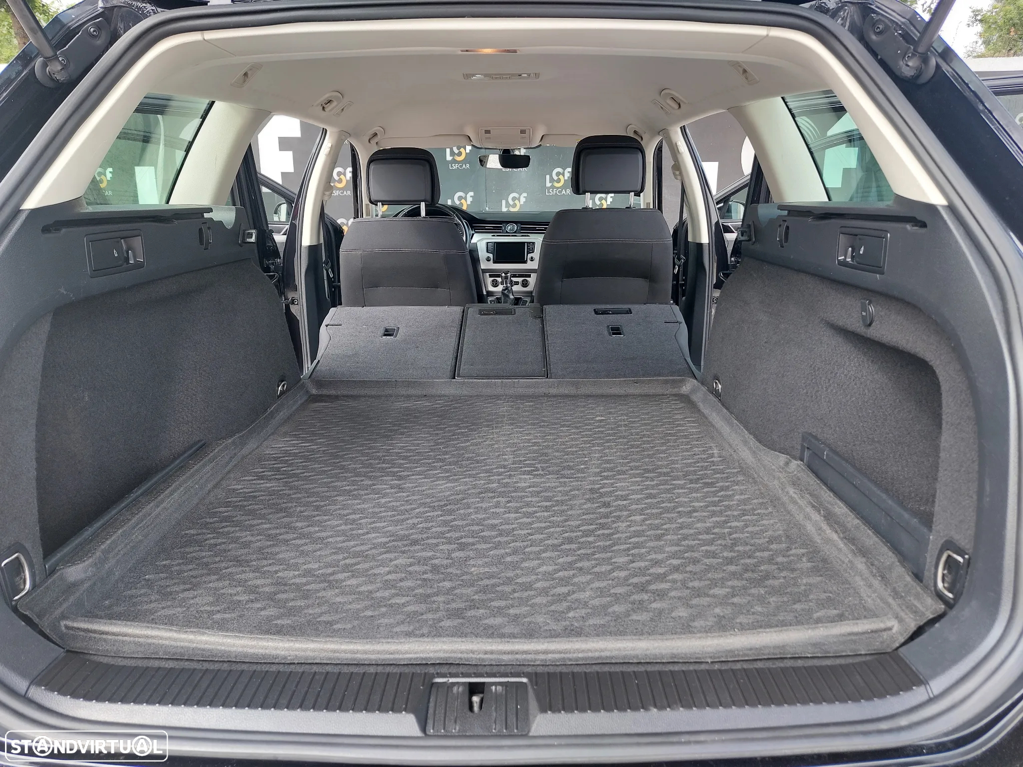 VW Passat Variant 1.6 TDI Confortline - 34
