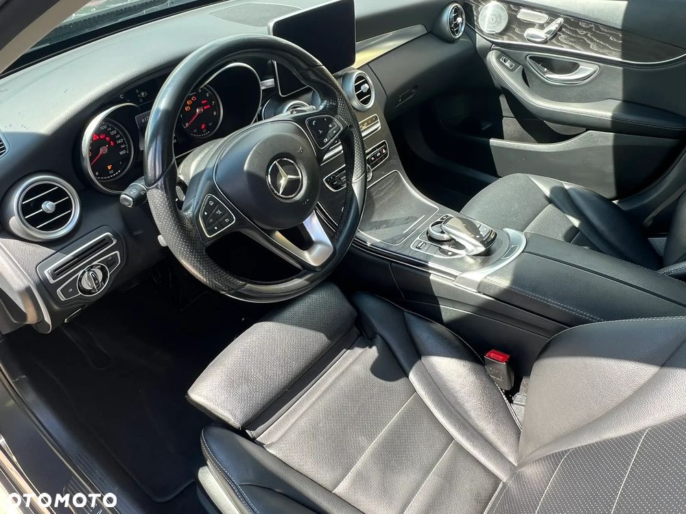 Mercedes-Benz Klasa C 300 7G-TRONIC - 23