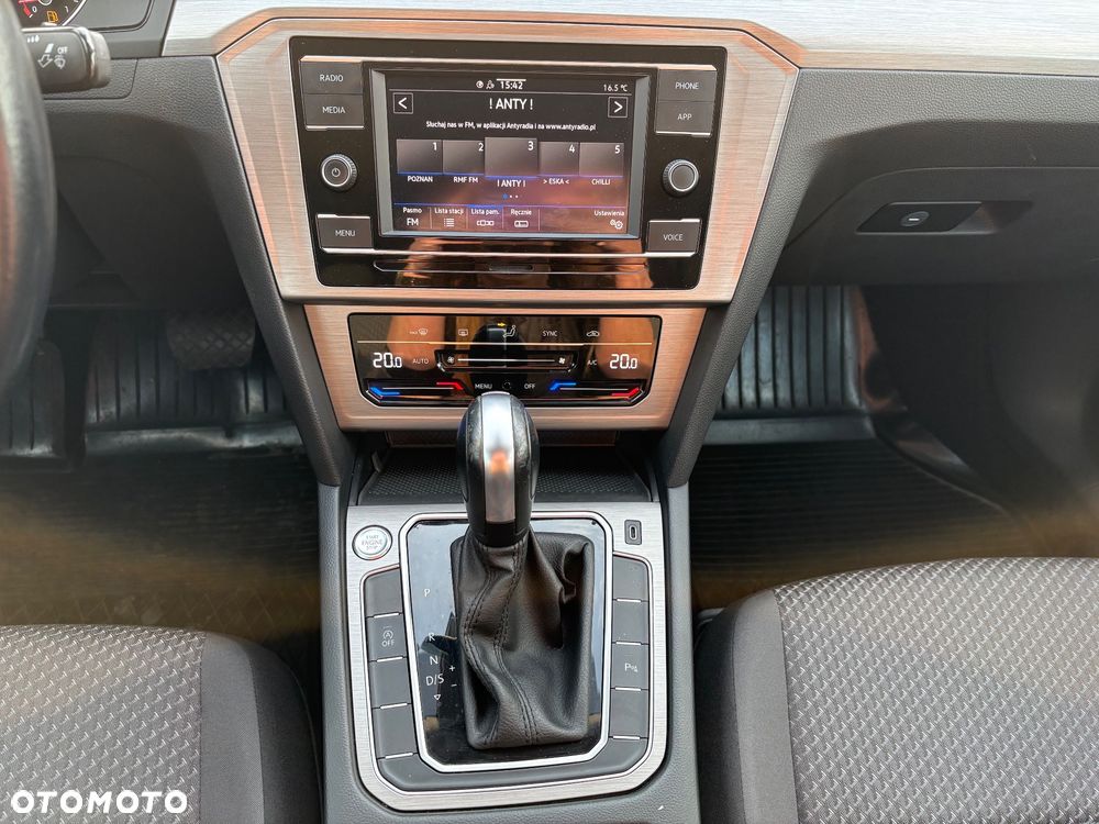Volkswagen Passat - 13