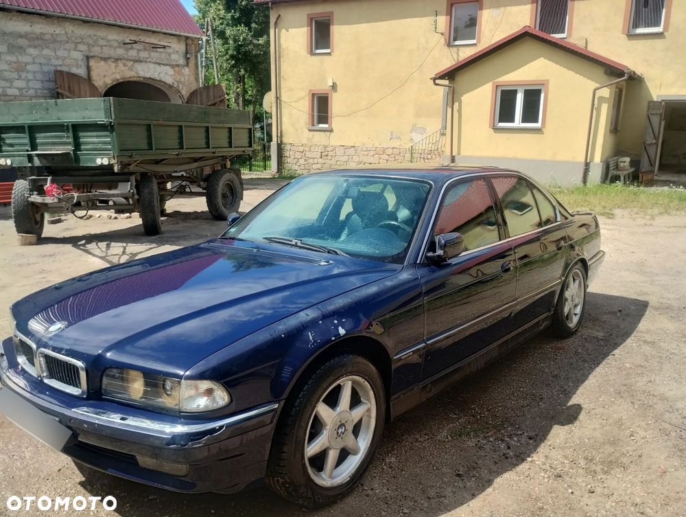 BMW Seria 7 750i - 1