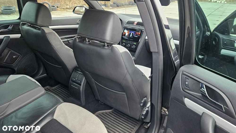 Skoda Octavia 2.0 TDI CR DPF RS - 20