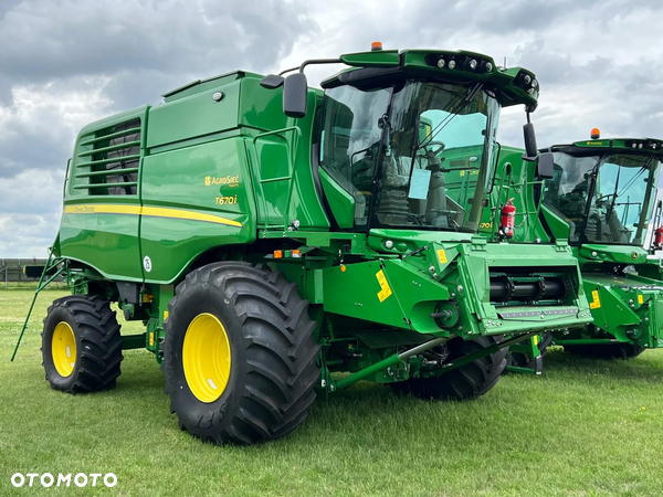 John Deere T670
