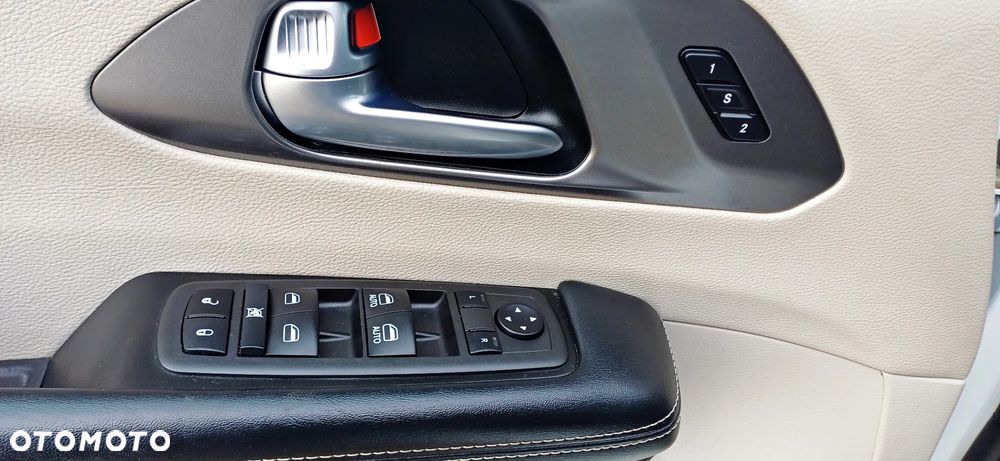 Chrysler Pacifica - 12