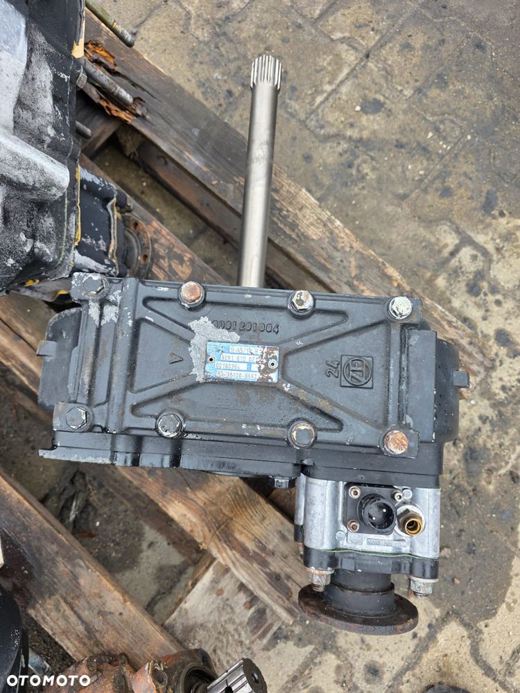 PRZYSTAWKA ODBIORU MOCY ZF PTO - 1