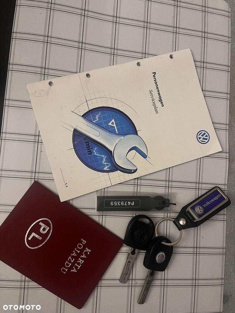 Volkswagen Passat 1.6 - 21