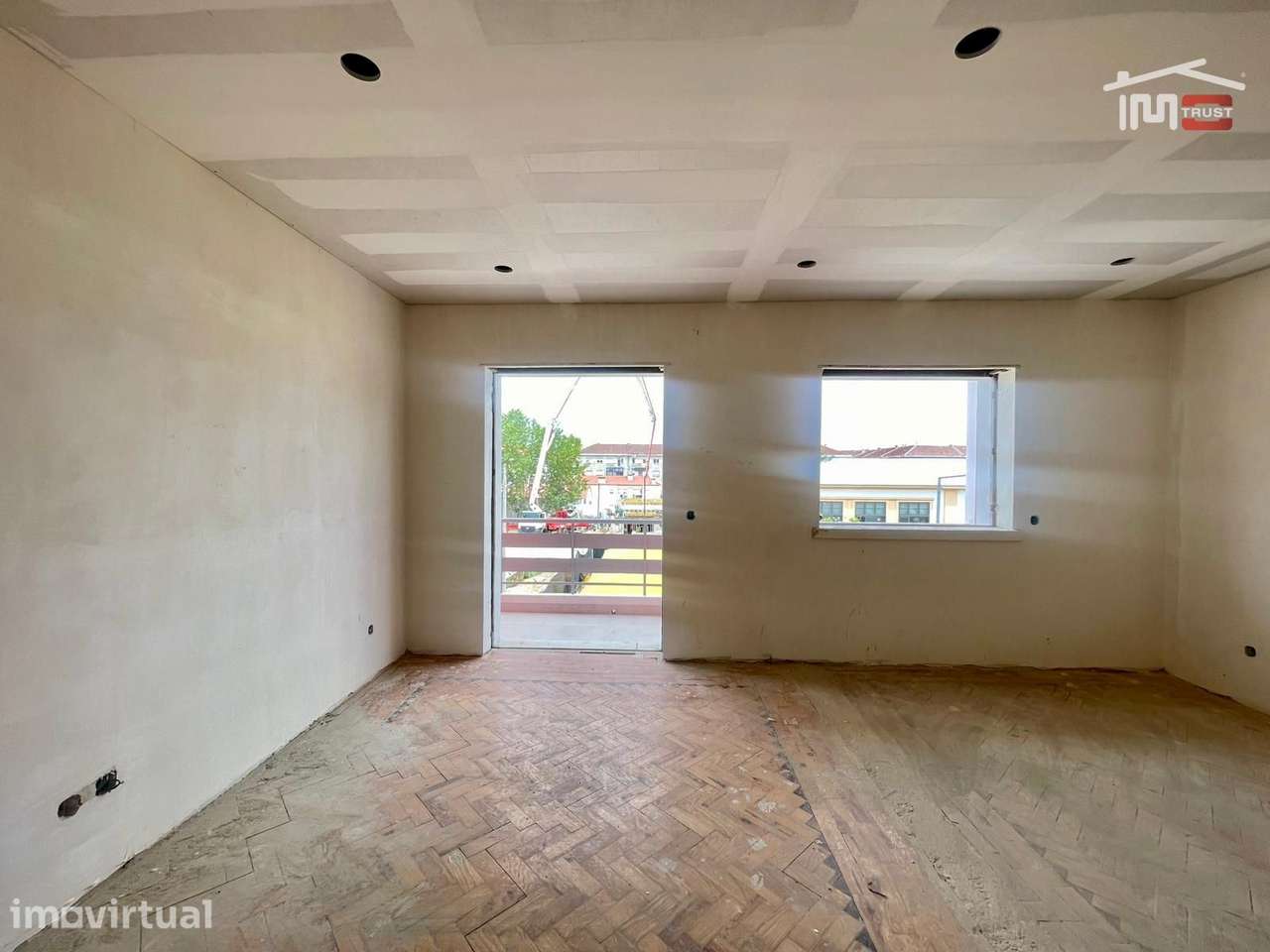 T3 Totalmente Remodelado com Suite e Varanda no Alto do Seixalinho - Grande imagem: 5/31